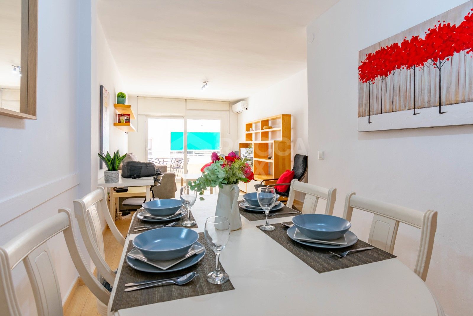 Apartment in a building on the beachfront, on the fabulous Estepona promenade.