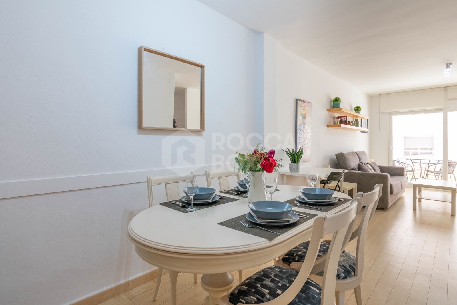 Apartment in a building on the beachfront, on the fabulous Estepona promenade.