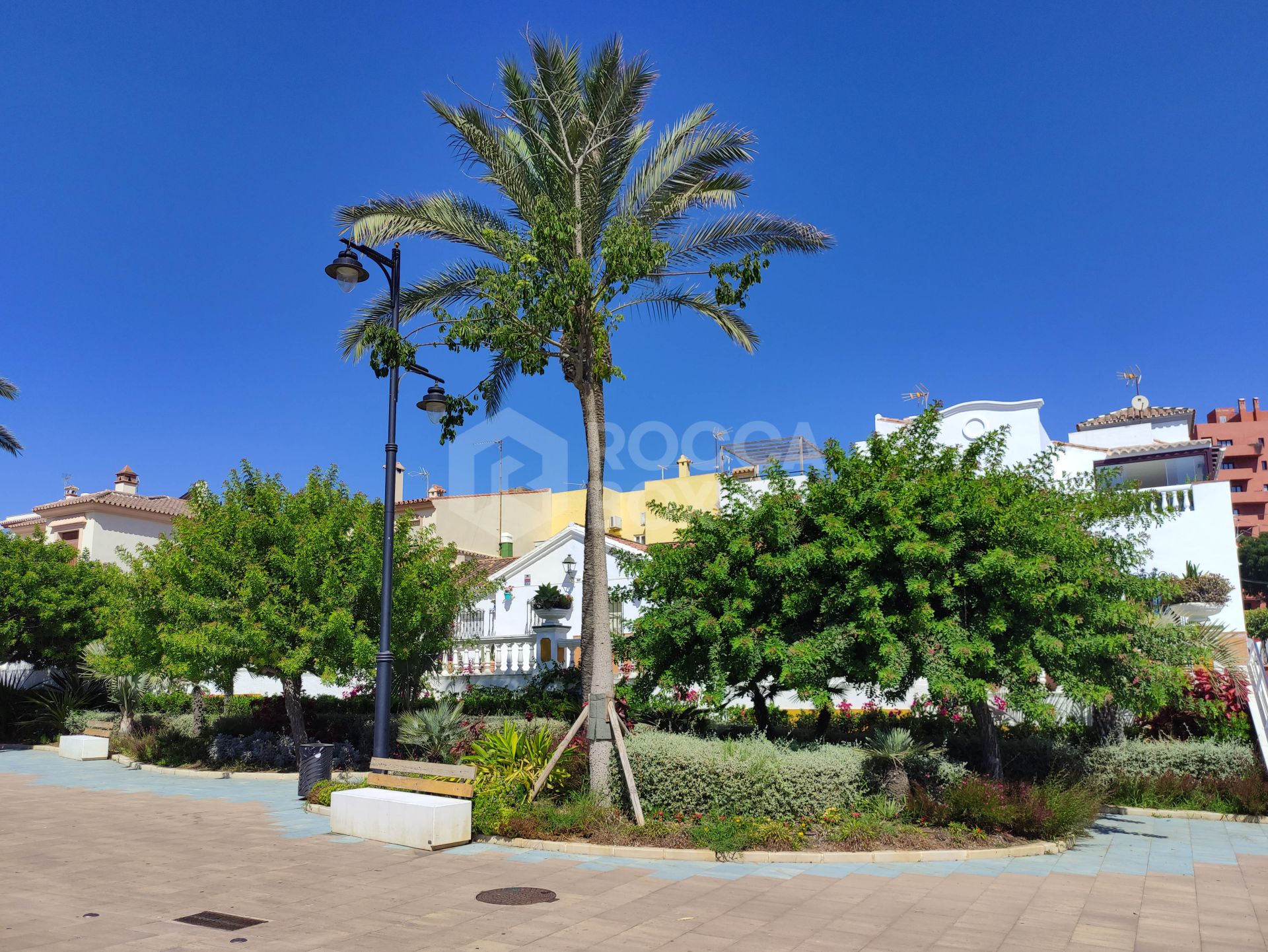 Apartment in a building on the beachfront, on the fabulous Estepona promenade.