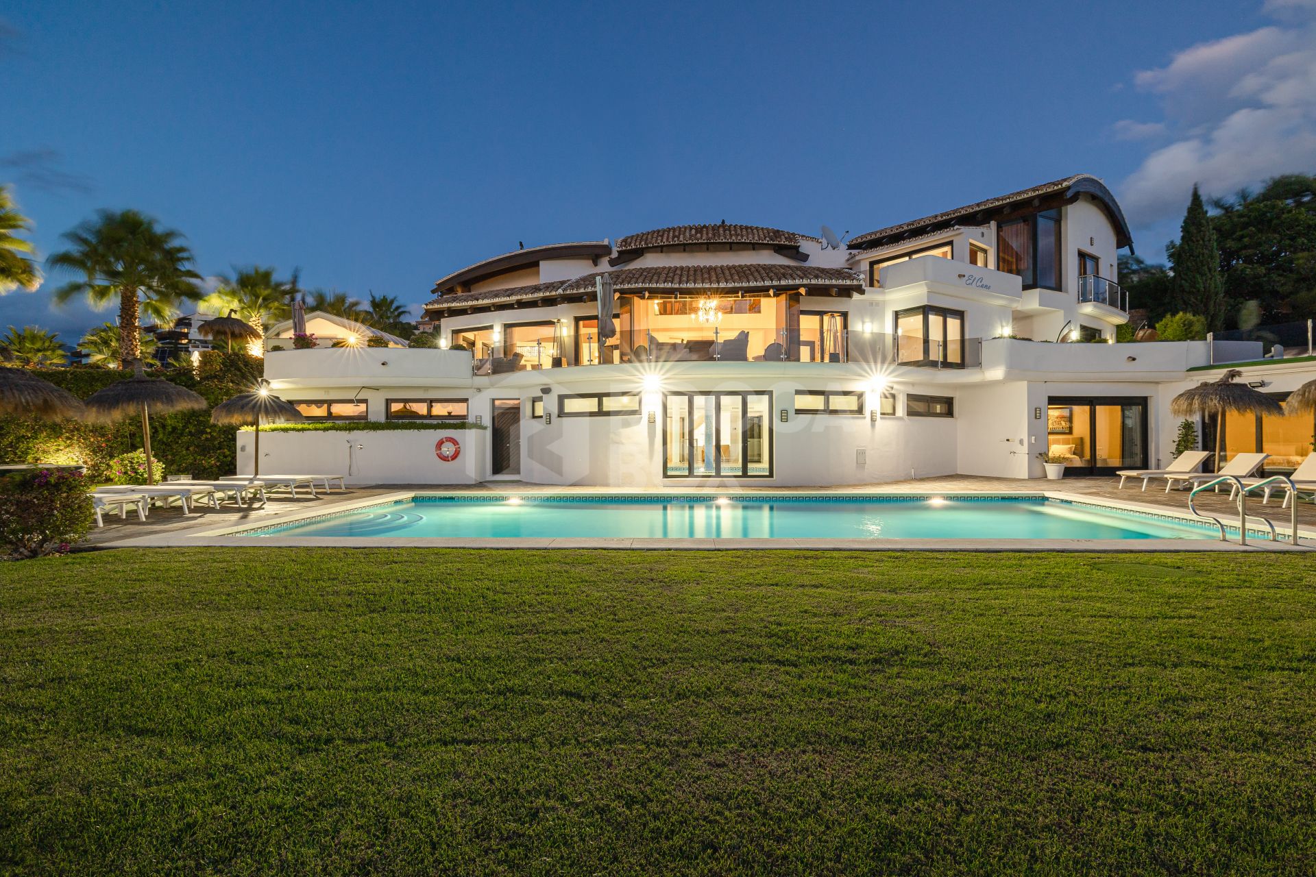 Luxury Villa in Los Flamingos, Benahavis – Exclusive 8-Bedroom Residence with Sea Views