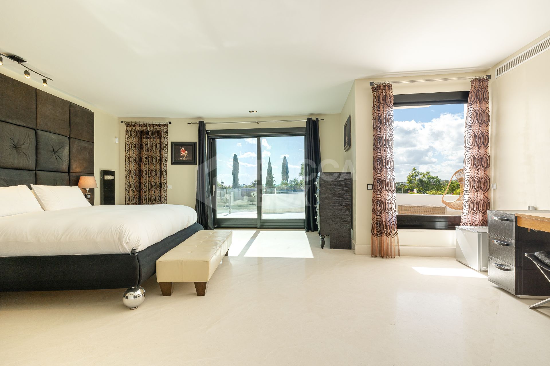 Luxury Villa in Los Flamingos, Benahavis – Exclusive 8-Bedroom Residence with Sea Views