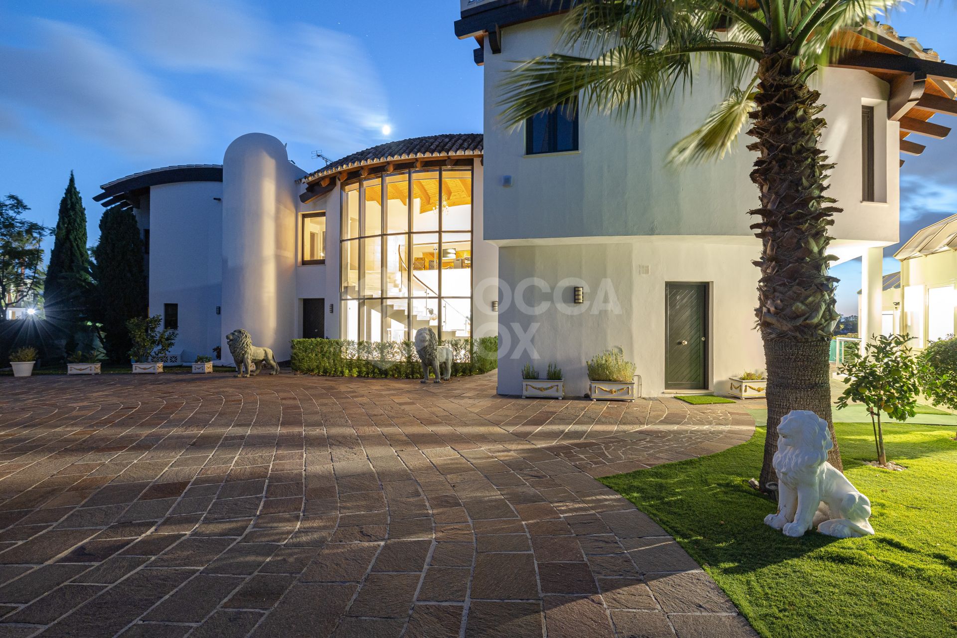 Luxury Villa in Los Flamingos, Benahavis – Exclusive 8-Bedroom Residence with Sea Views