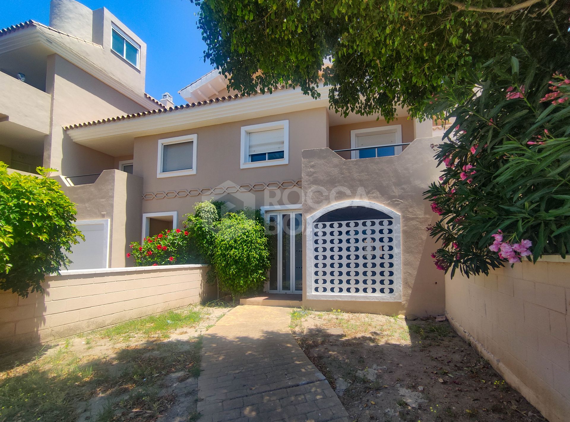 Unique Opportunity: Investor Property in Golf La Duquesa - Needs Renovation!