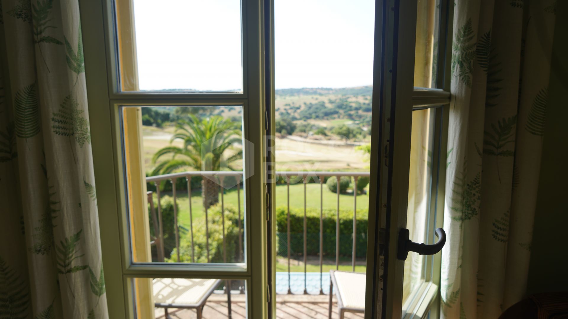 Stylish 4-Bedroom Townhouse in the Exclusive gated Almenara Golf, Panoramic Golf, Mountain & Partial Lake Views in Sotogrande