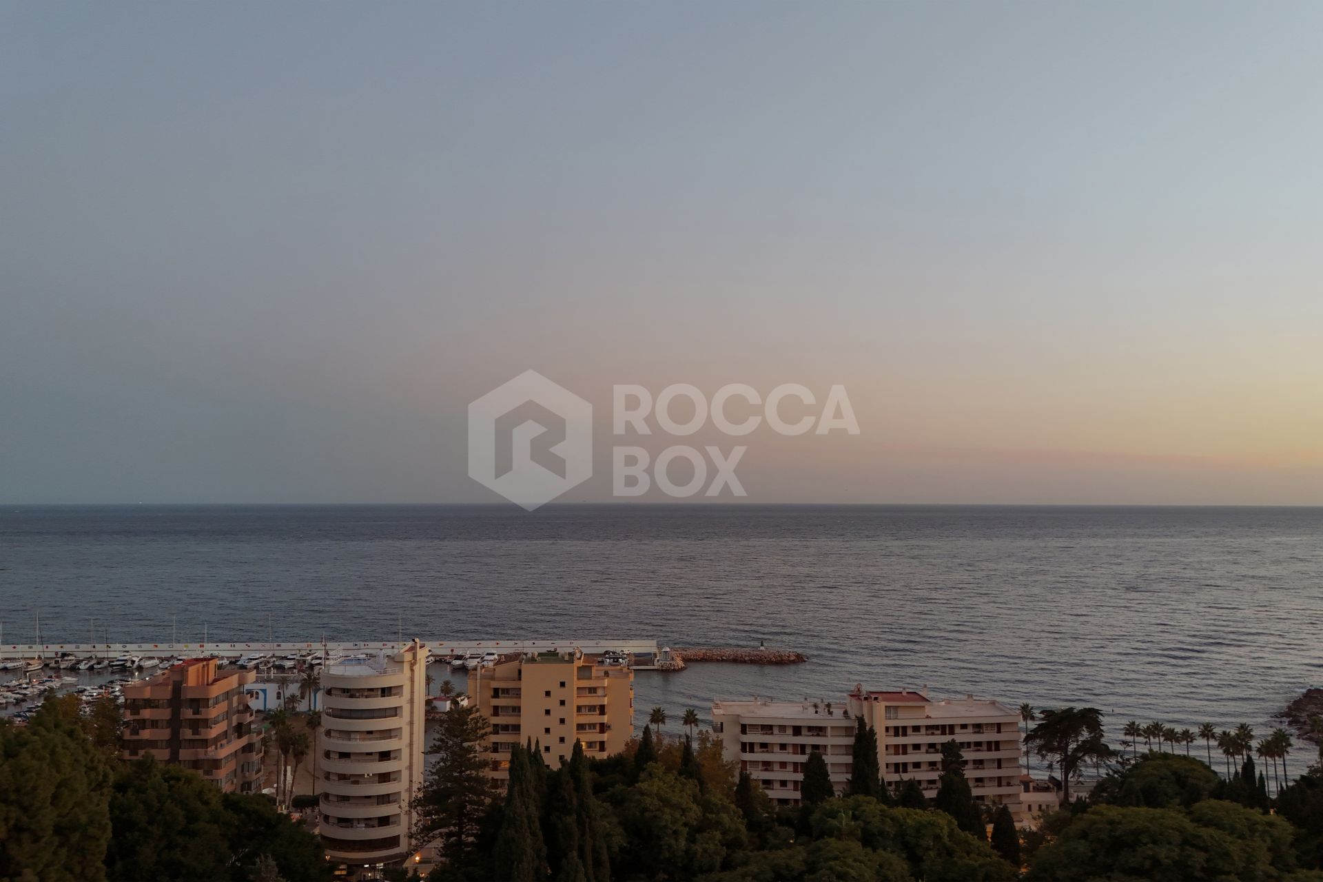 Marbella Penthouse - Private Rooftop Pool & La Concha Views