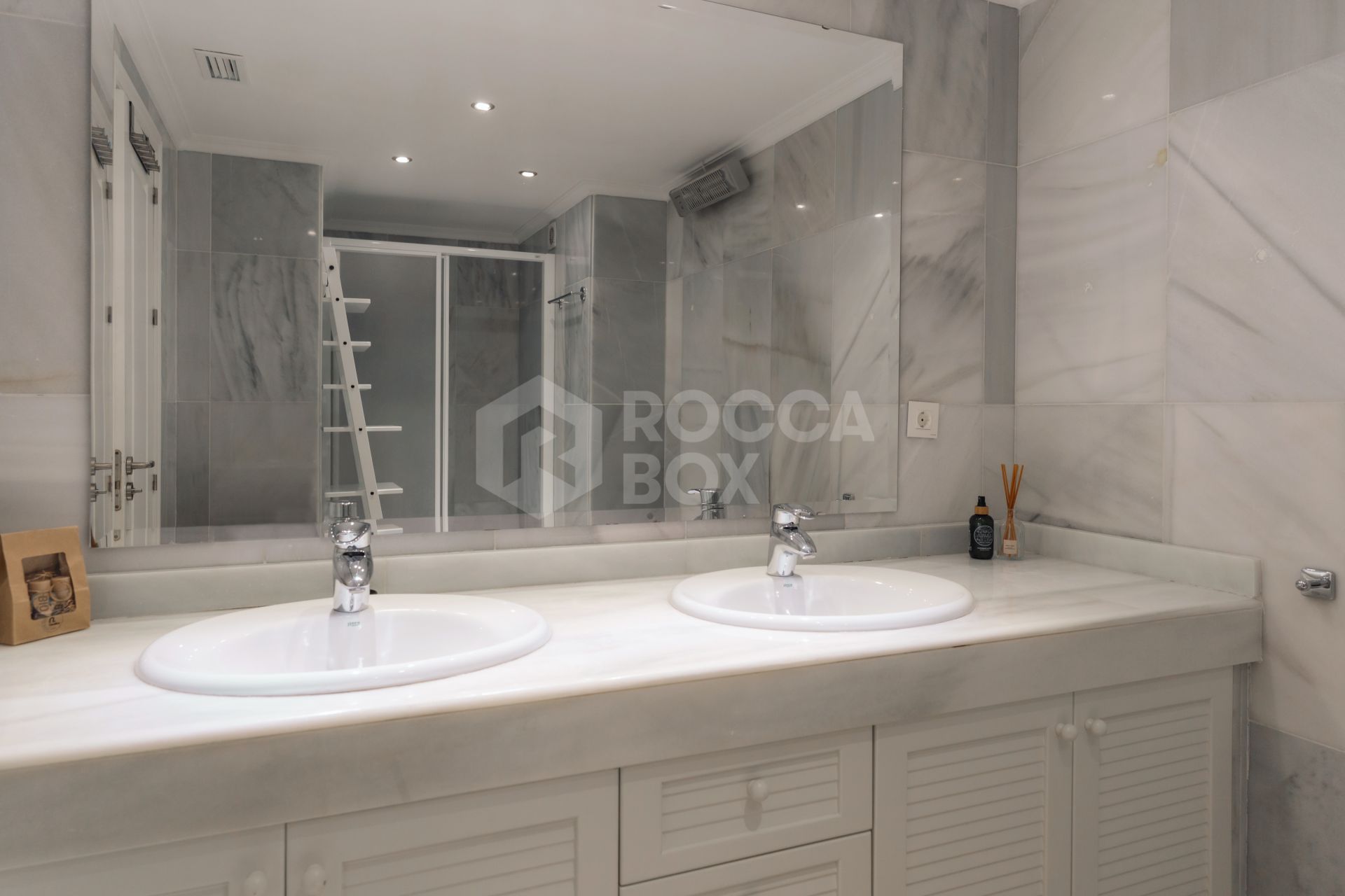 Sea view apartment on prime location