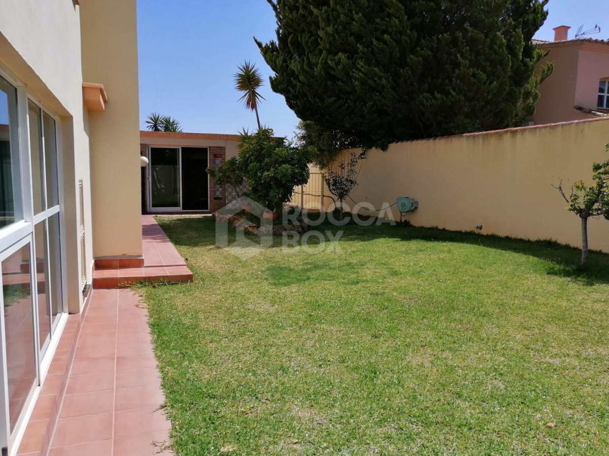 Villa for sale in Benalmadena