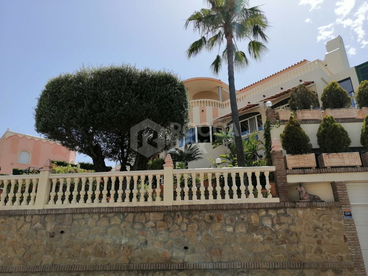 Villa for sale in Benalmadena