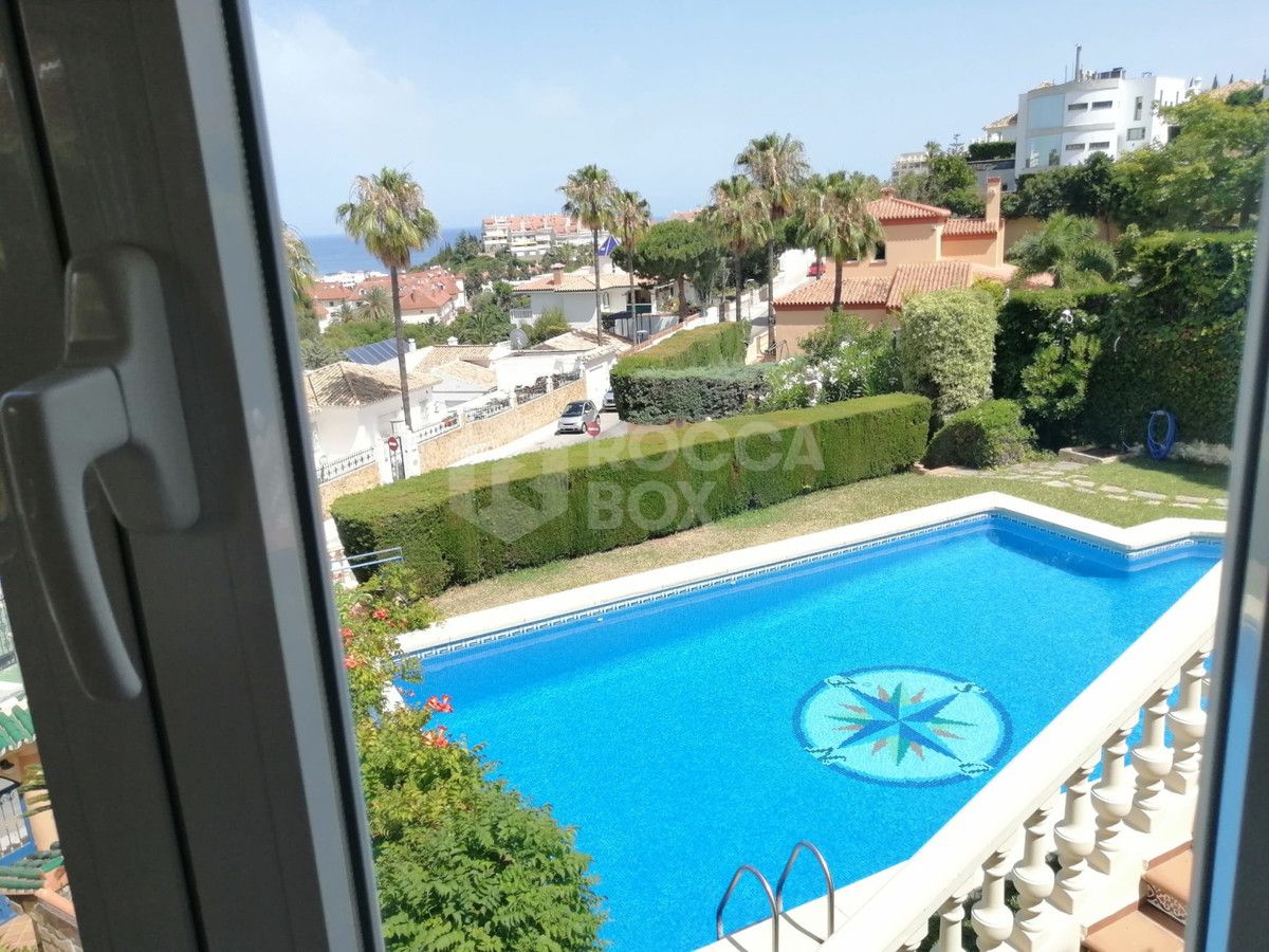 Villa for sale in Benalmadena