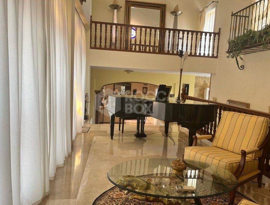 Villa for sale in Benalmadena