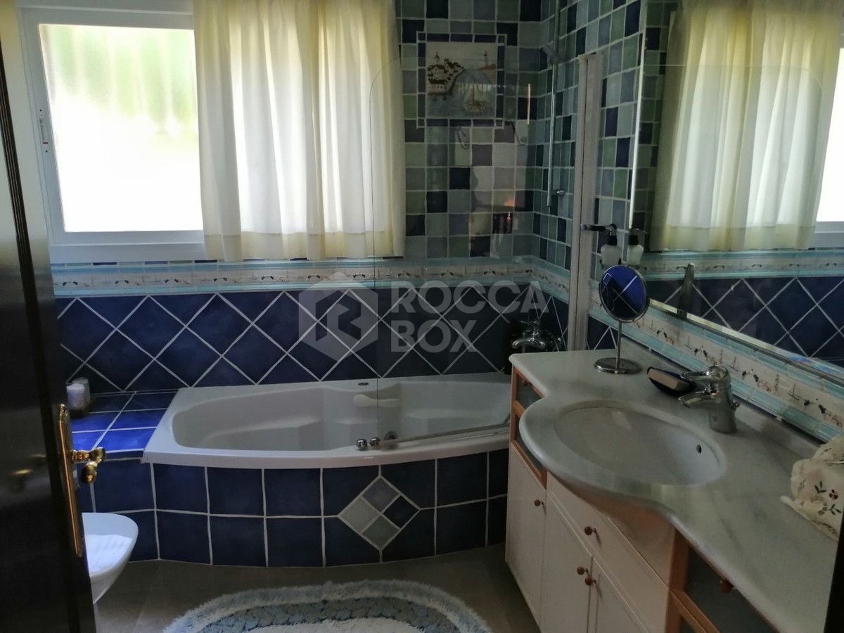 Villa for sale in Benalmadena