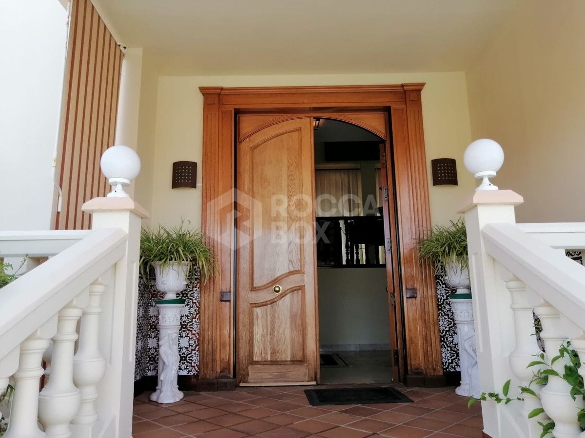 Villa for sale in Benalmadena