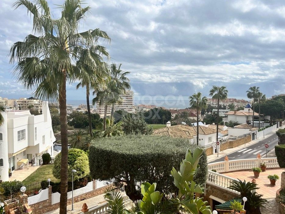Villa for sale in Benalmadena
