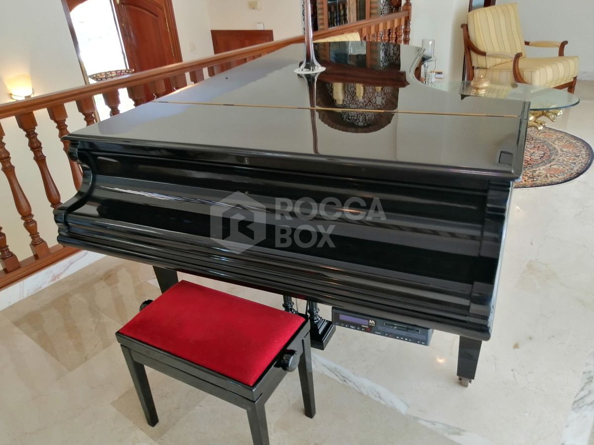 Villa for sale in Benalmadena