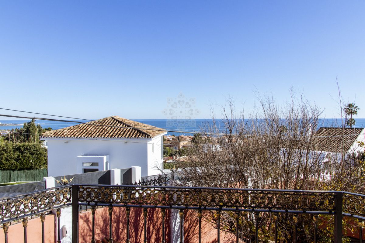 Villa in Estepona