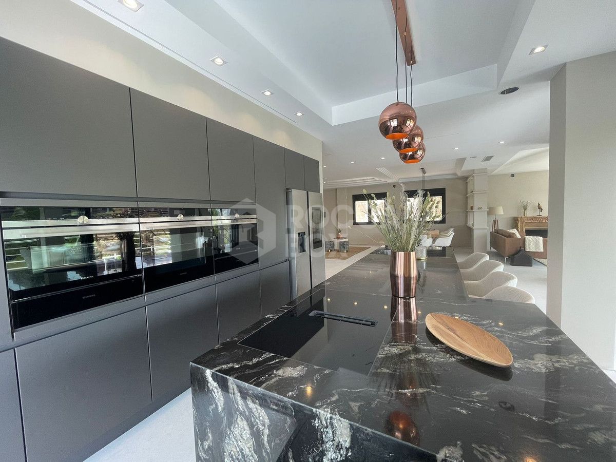 Villa for sale in Elviria, Marbella East