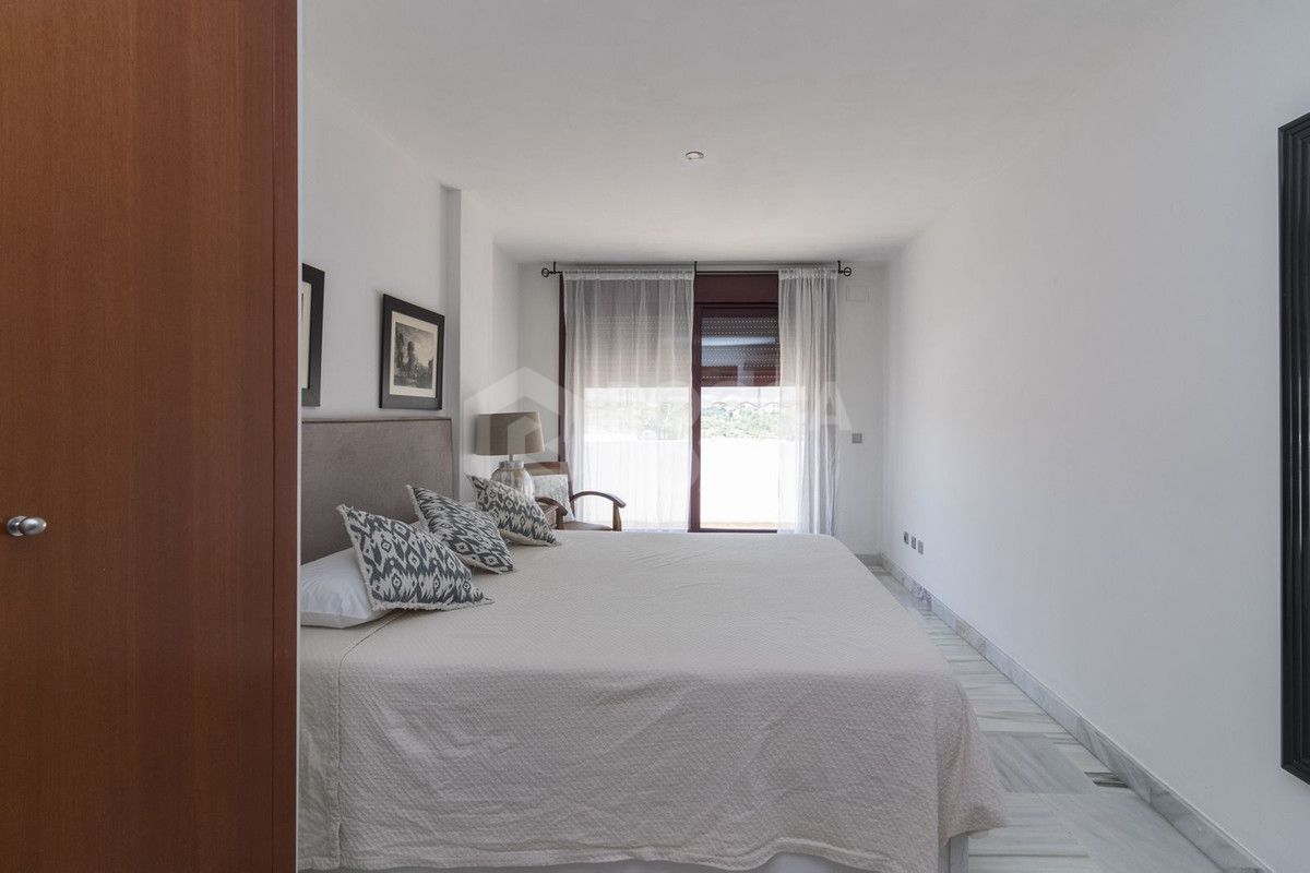 Apartment for sale in Benahavis