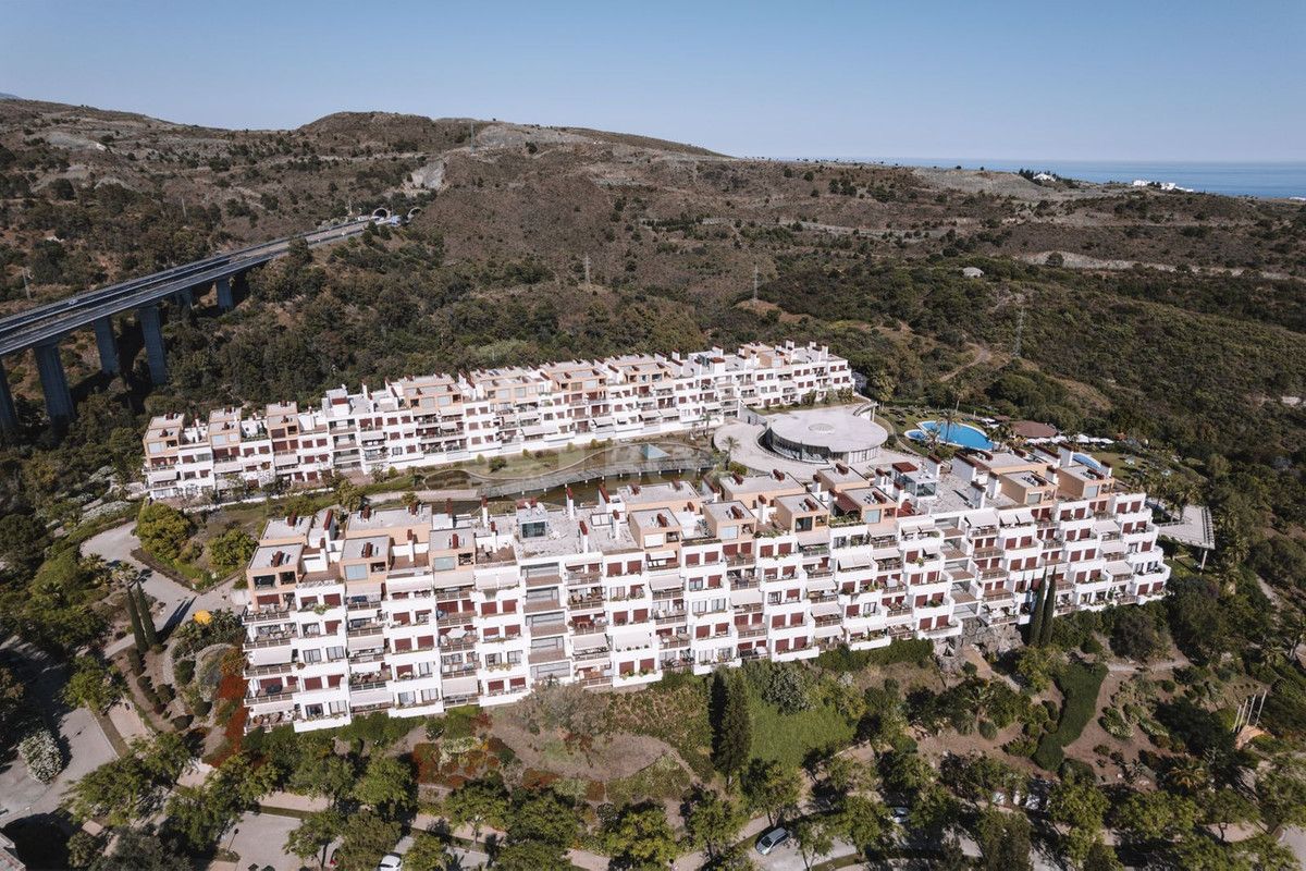 Apartment for sale in Benahavis