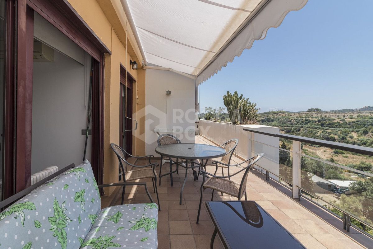 Apartment for sale in Benahavis