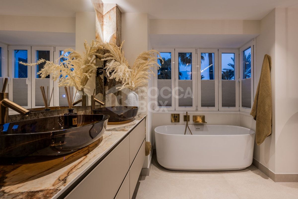 Apartment for sale in Los Monteros, Marbella East