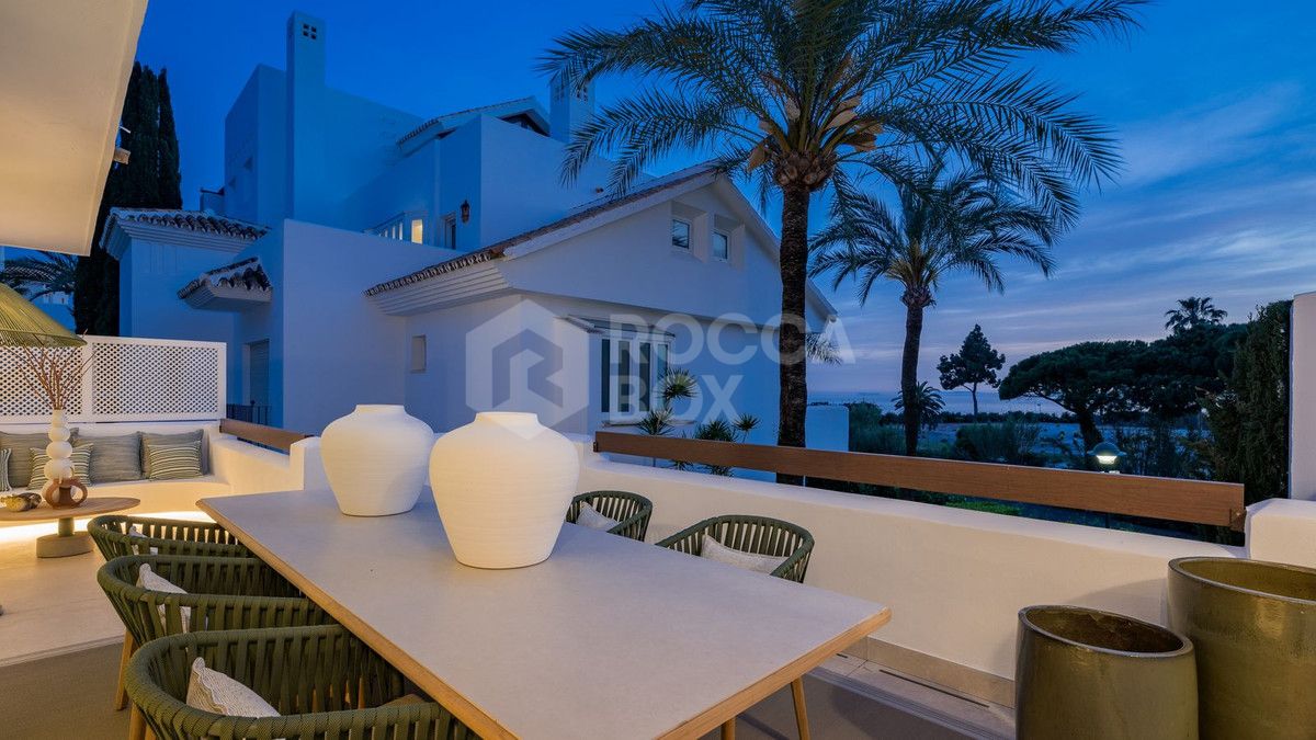 Apartment for sale in Los Monteros, Marbella East