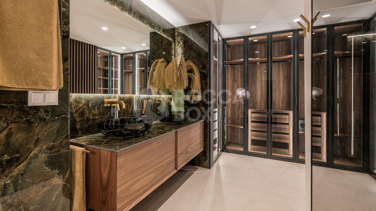 Apartment for sale in Los Monteros, Marbella East