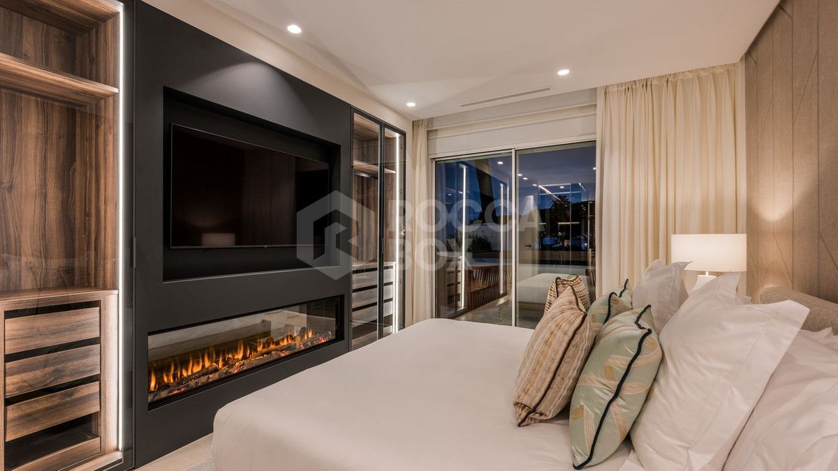 Apartment for sale in Los Monteros, Marbella East