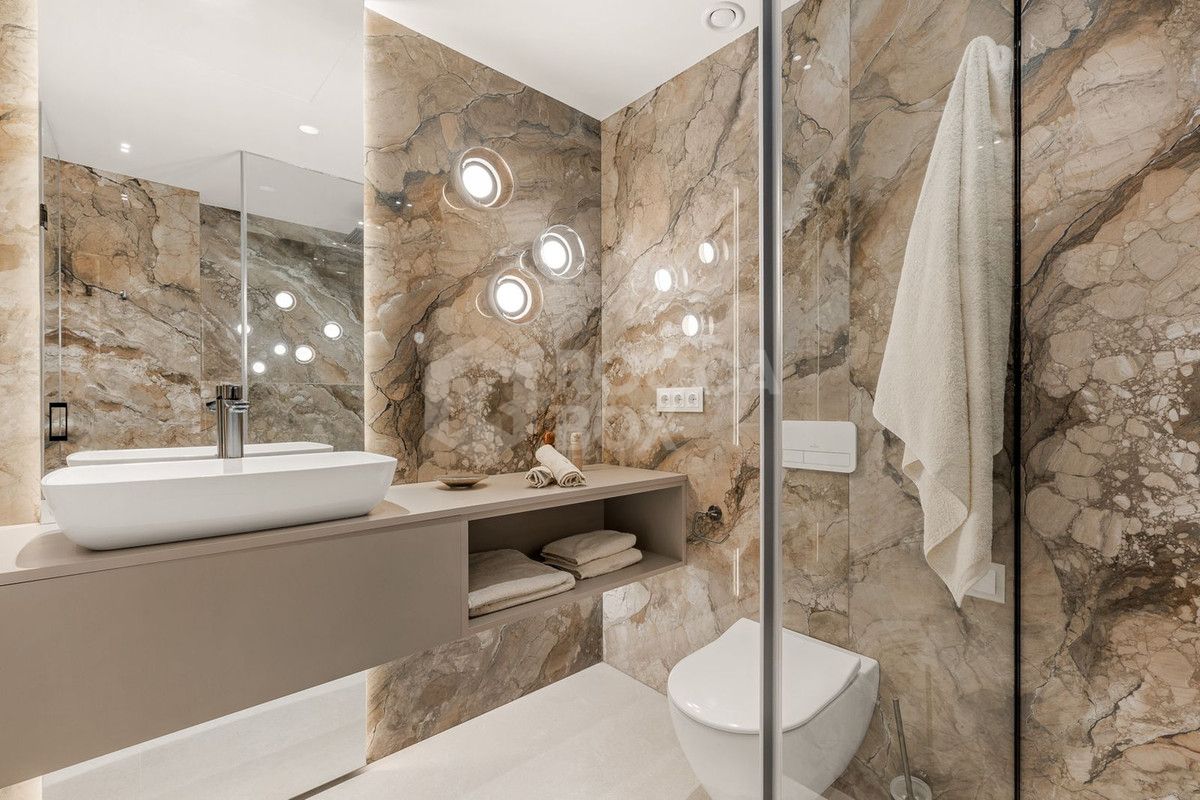 Penthouse for sale in New Golden Mile, Estepona East