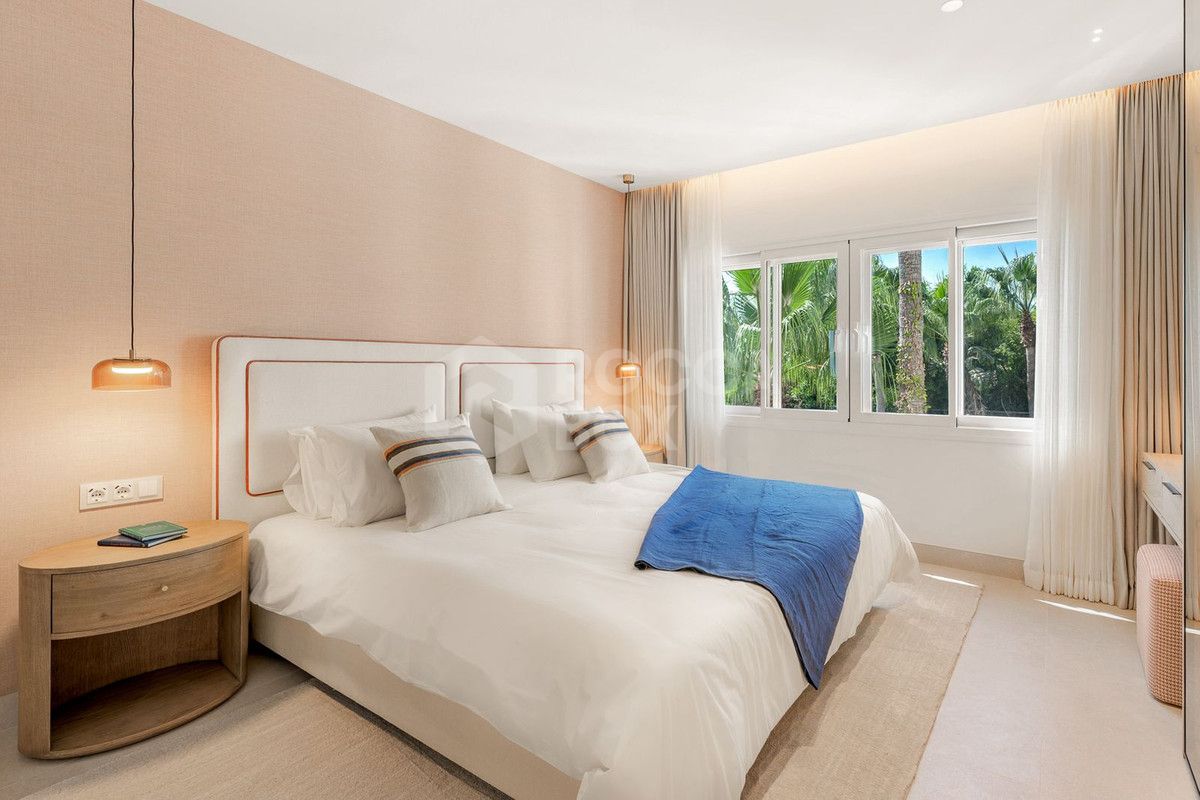 Penthouse for sale in New Golden Mile, Estepona East