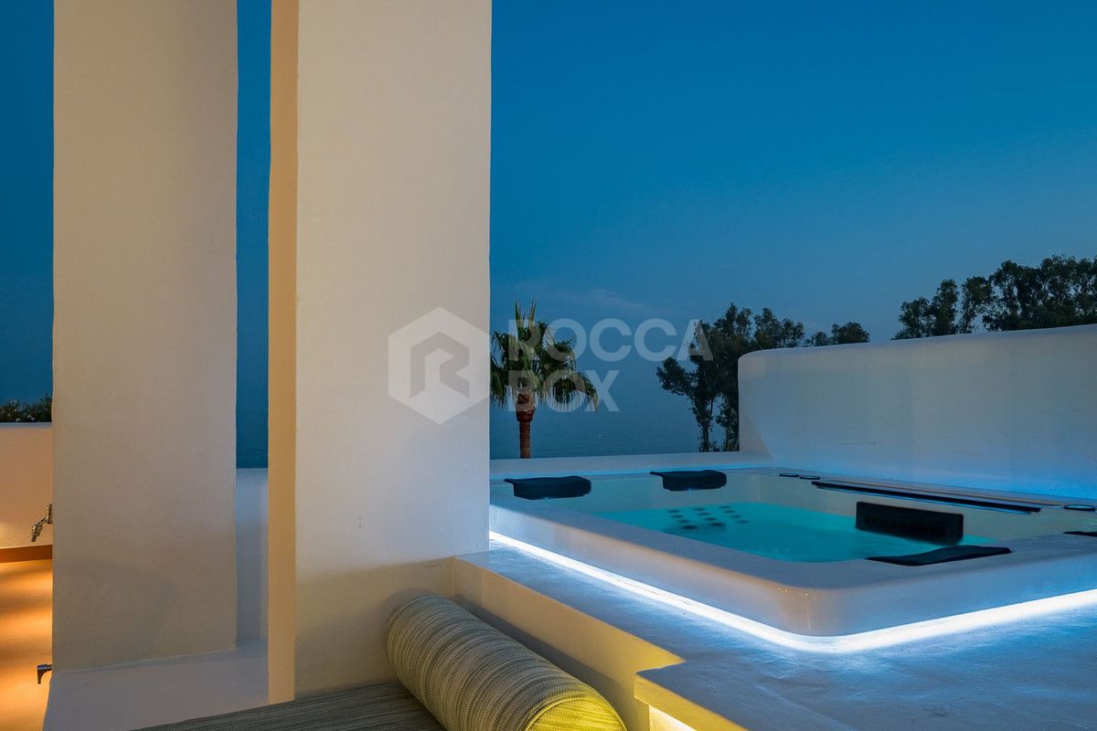 Penthouse for sale in New Golden Mile, Estepona East
