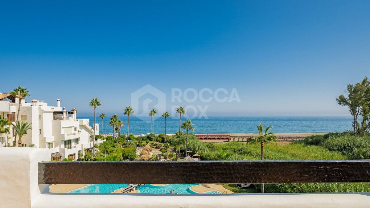 Penthouse for sale in New Golden Mile, Estepona East