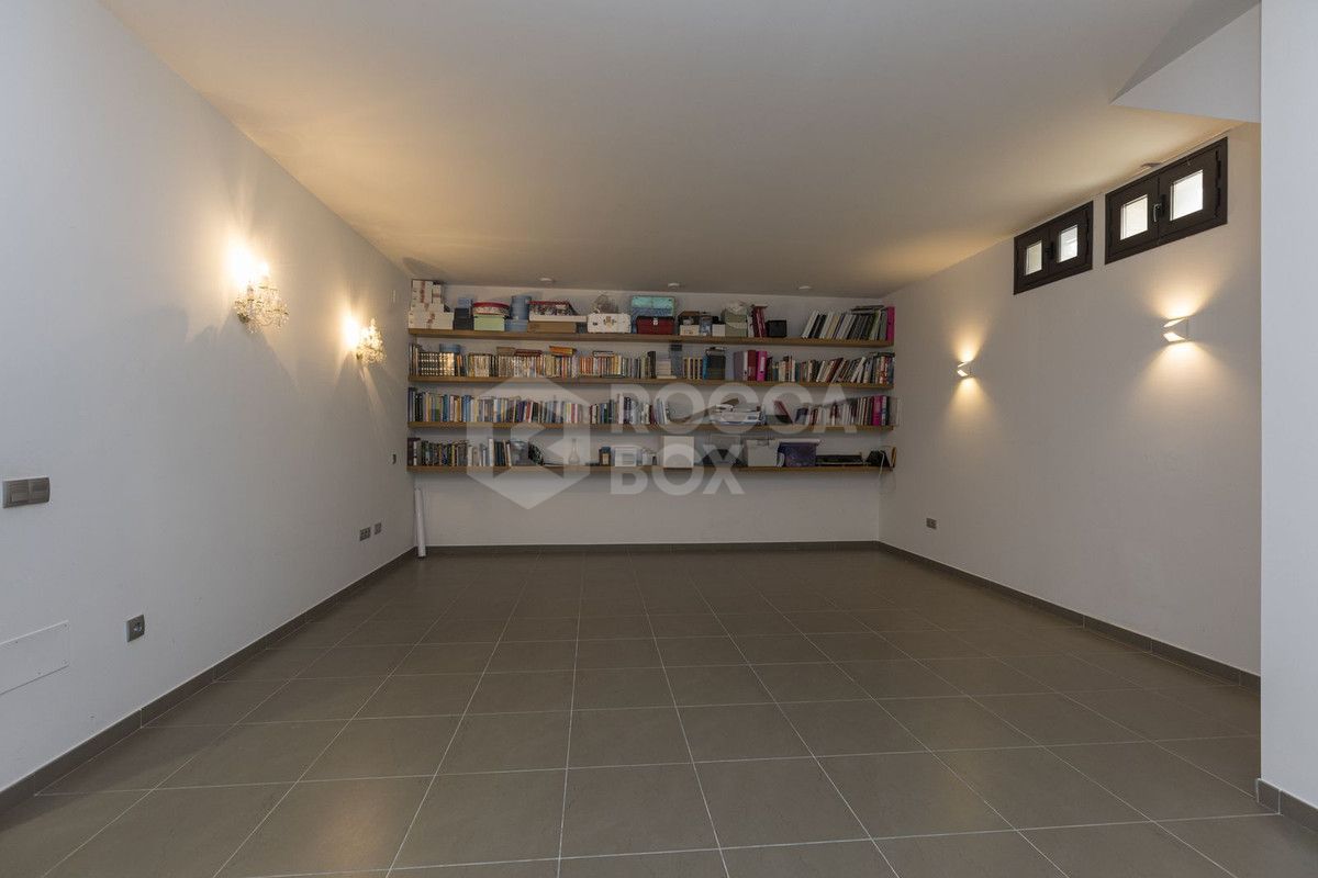 Villa for sale in Valle Romano, Estepona West