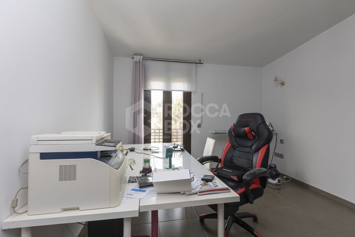Villa for sale in Valle Romano, Estepona West