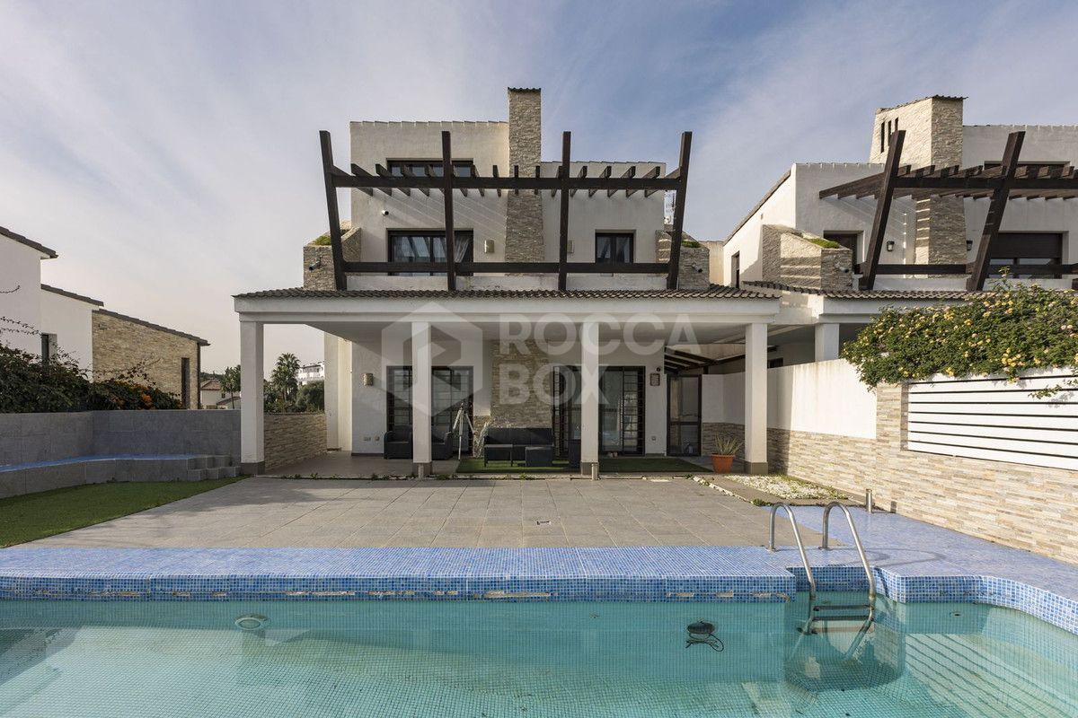 Villa for sale in Valle Romano, Estepona West