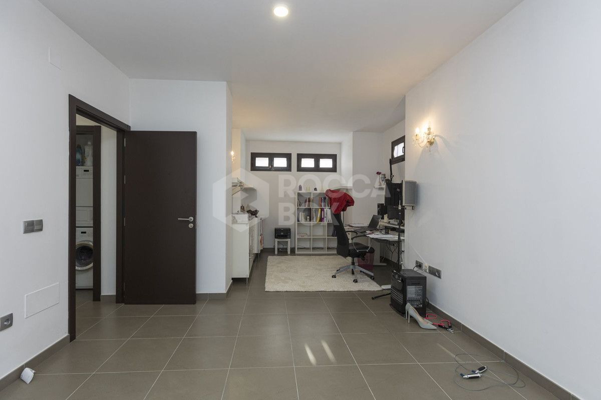 Villa for sale in Valle Romano, Estepona West