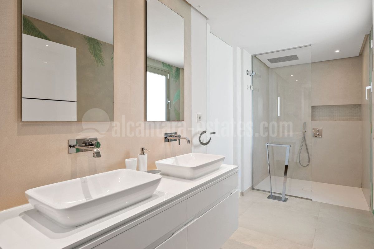 Ground Floor Apartment in Nueva Andalucia, Marbella