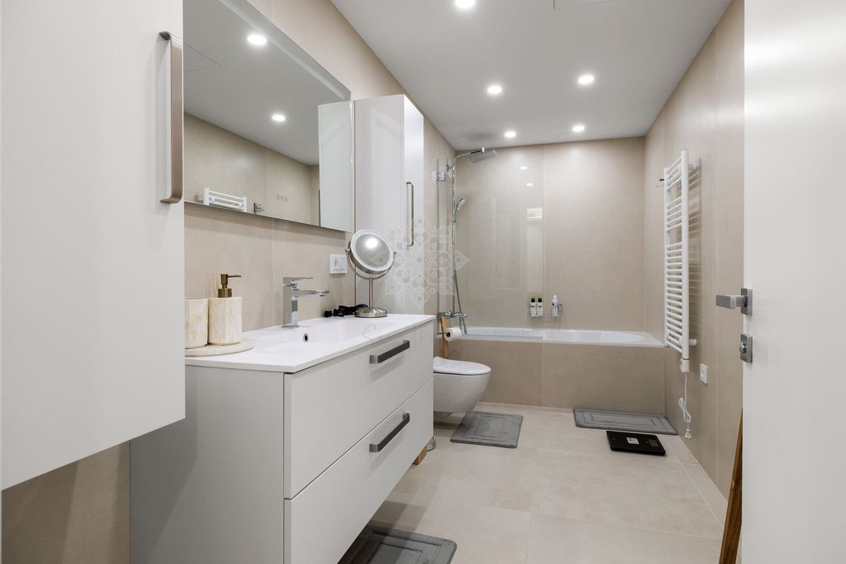 Ground Floor Apartment in Nueva Andalucia, Marbella