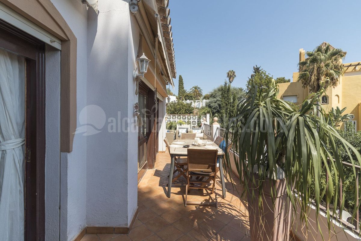Villa in El Rosario, Marbella