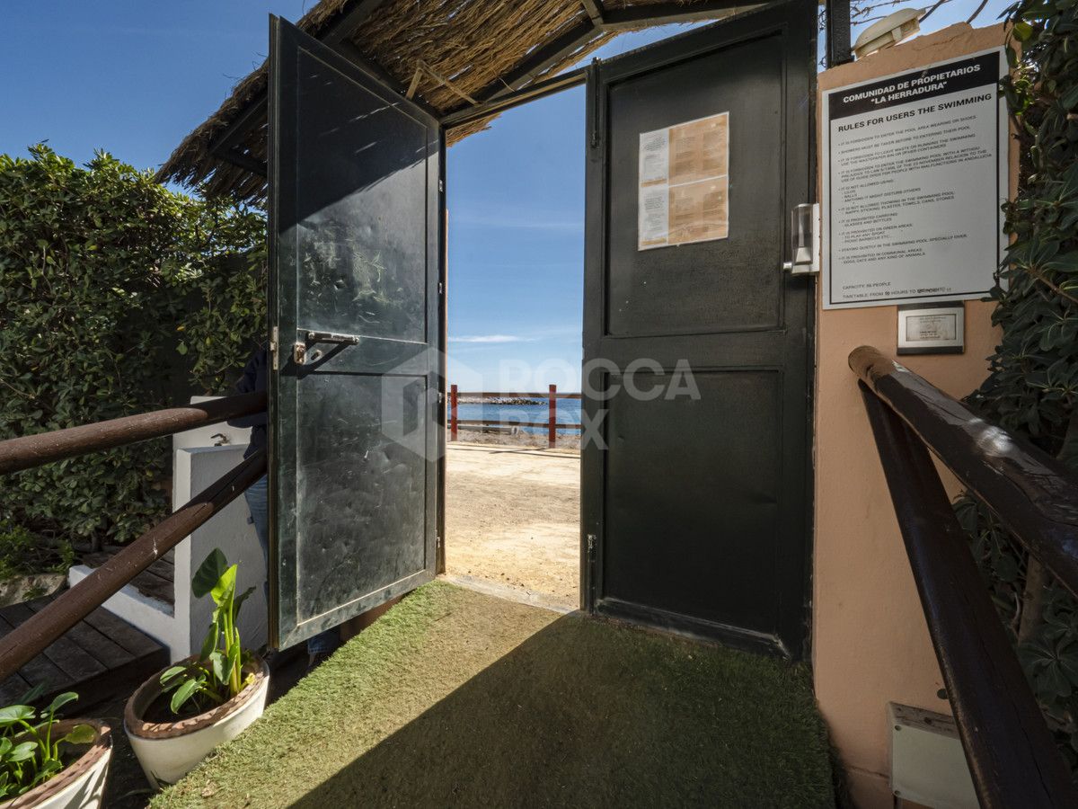 Apartment for sale in Puerto Banus, Marbella (All)