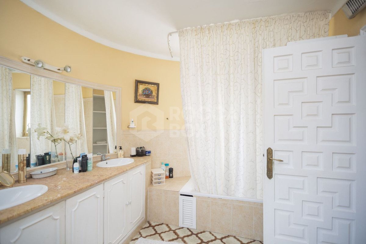 Villa for sale in Marbella City, Marbella (All)