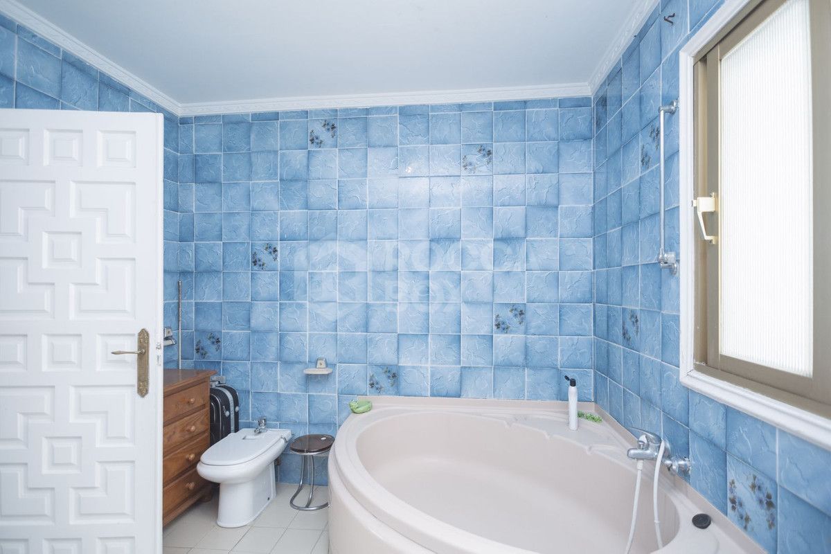 Villa for sale in Marbella City, Marbella (All)