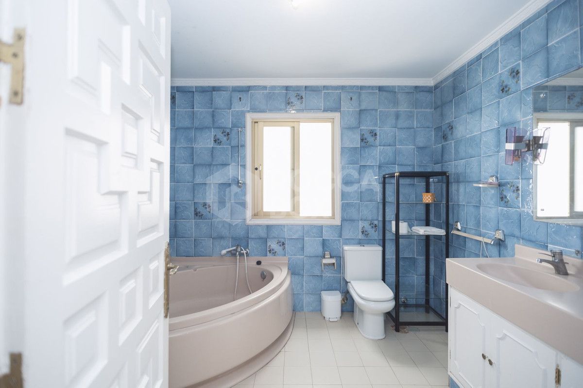 Villa for sale in Marbella City, Marbella (All)