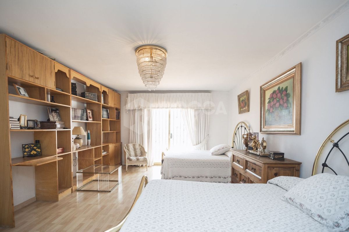 Villa for sale in Marbella City, Marbella (All)