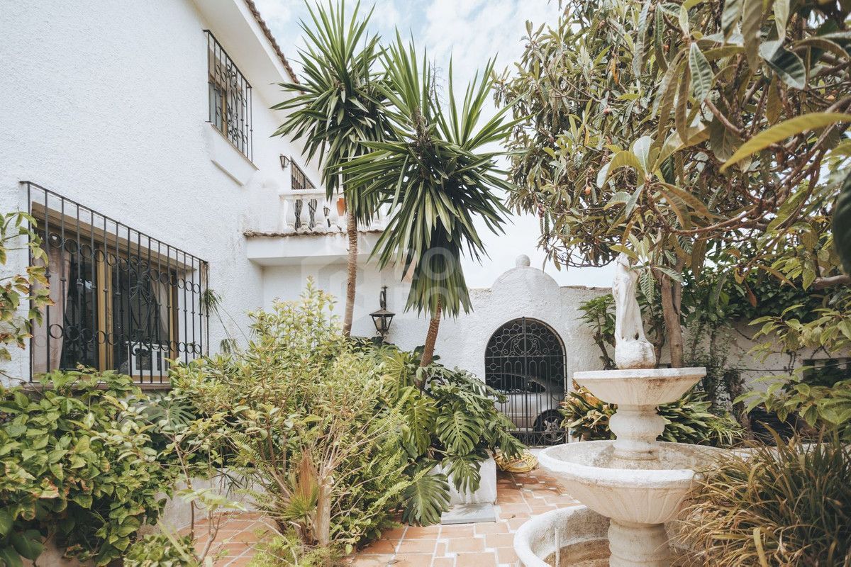 Villa for sale in Marbella City, Marbella (All)