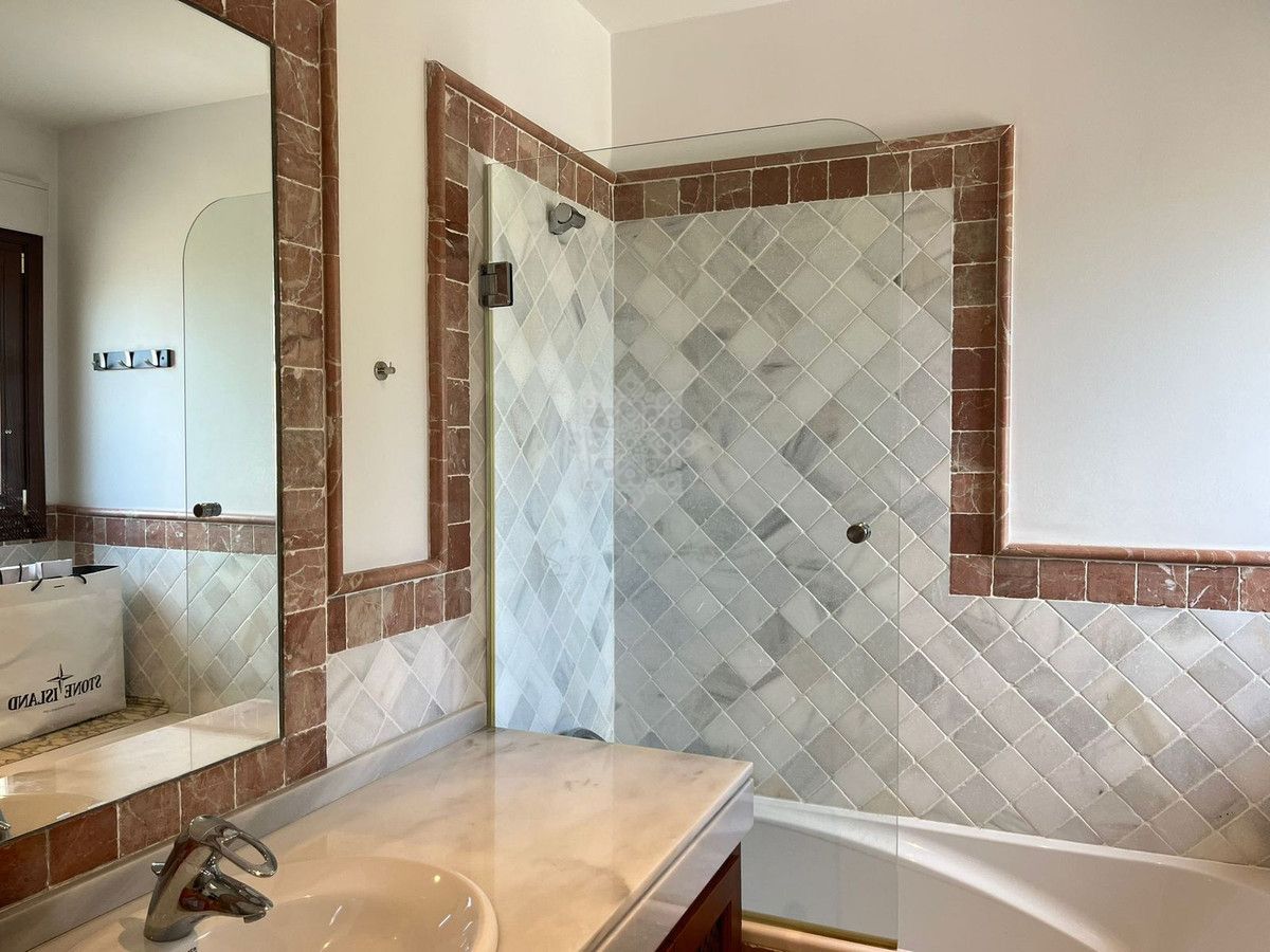 Apartment in Marbella Golden Mile, Marbella