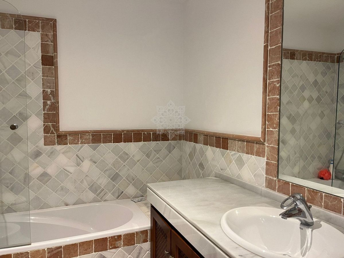 Apartment in Marbella Golden Mile, Marbella