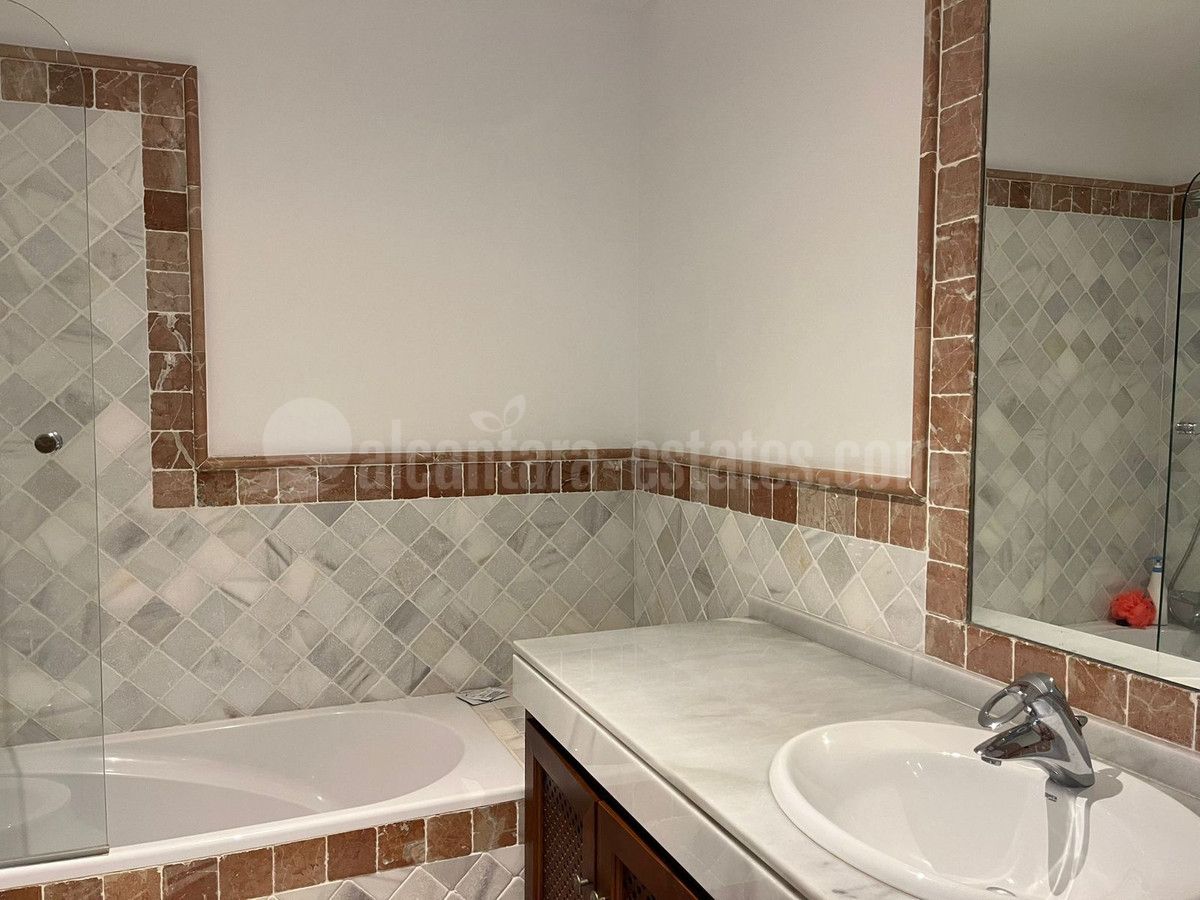 Apartment in Marbella Golden Mile, Marbella