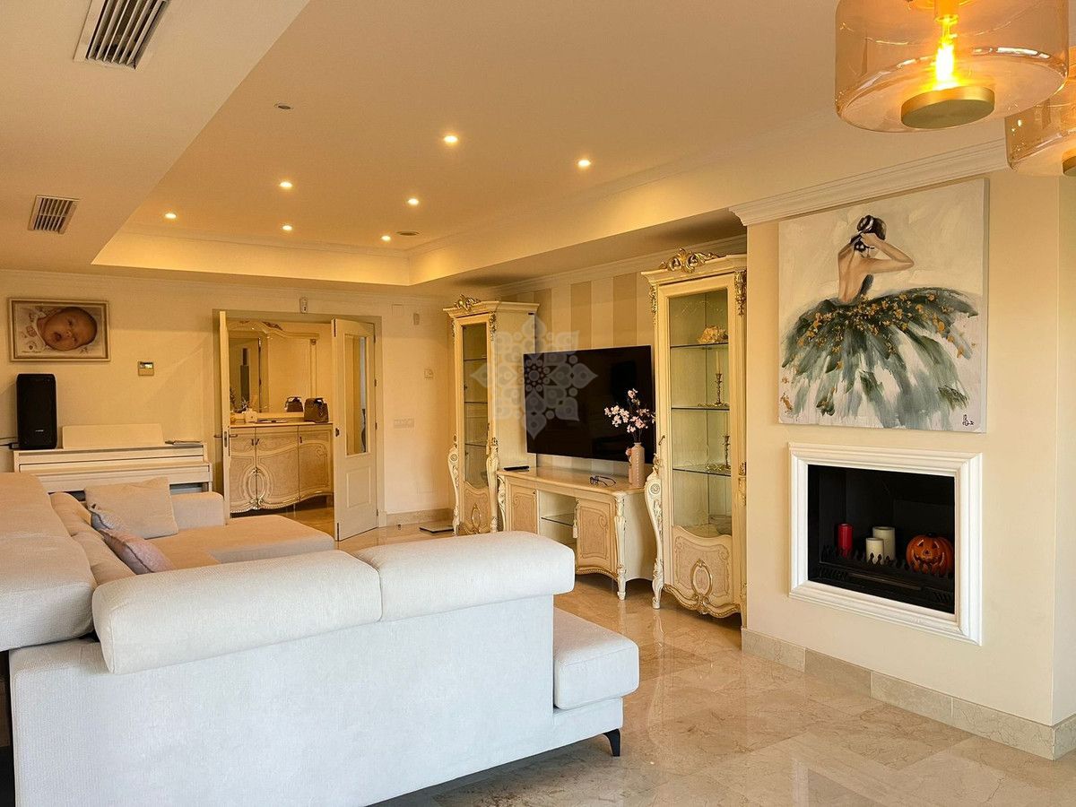 Apartment in Marbella Golden Mile, Marbella