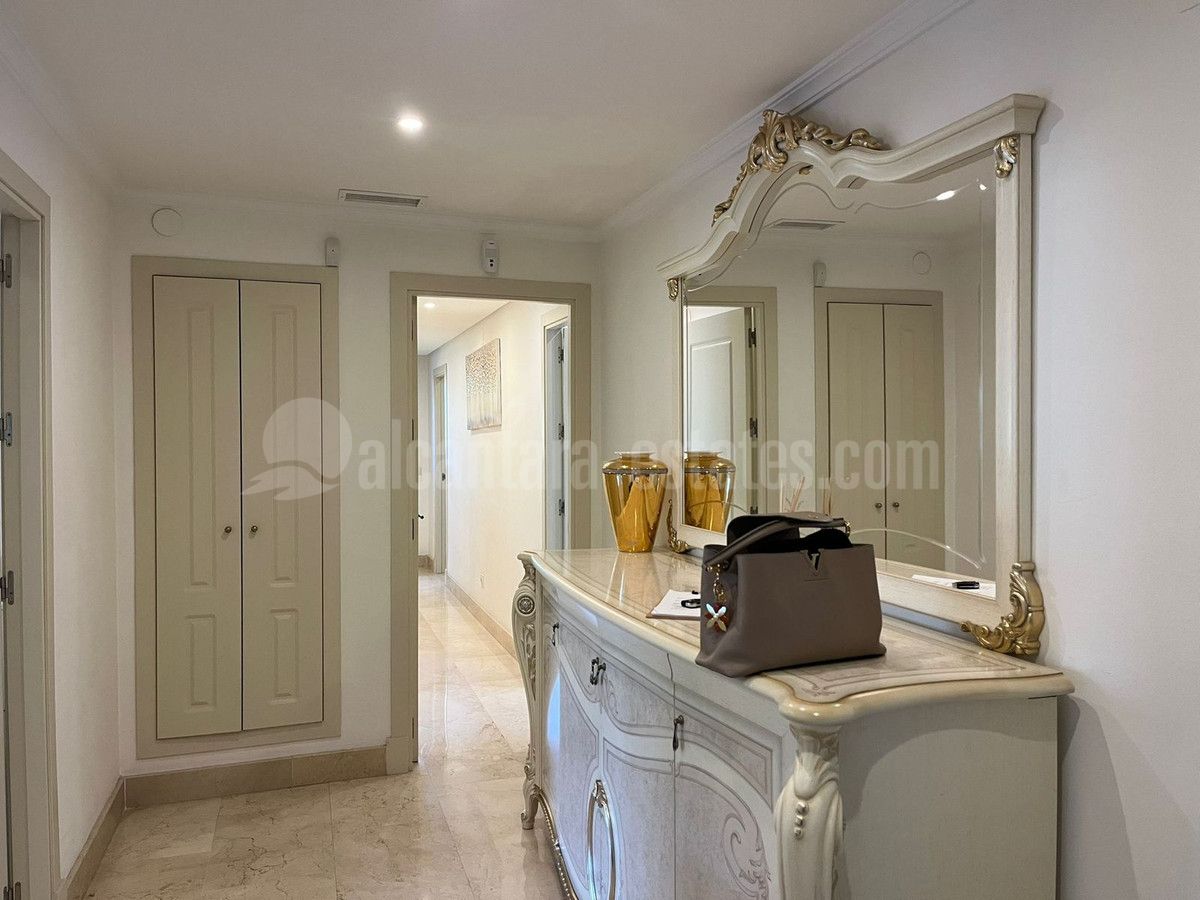 Apartment in Marbella Golden Mile, Marbella