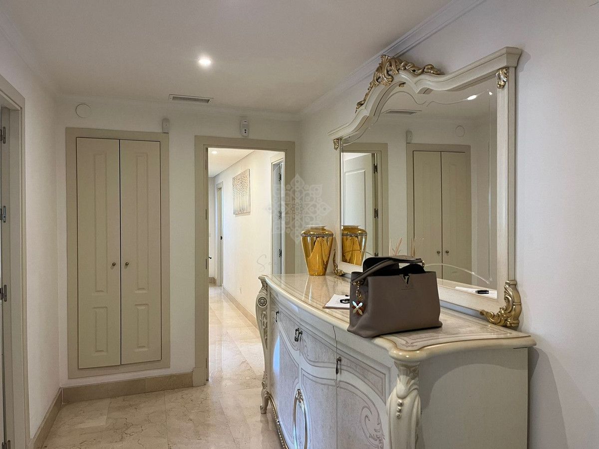 Apartment in Marbella Golden Mile, Marbella